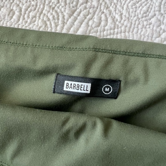 Barbell STAYPUT SHORTS IN RIFLE Size Medium 4.5” Inseam running workout - Picture 4 of 10